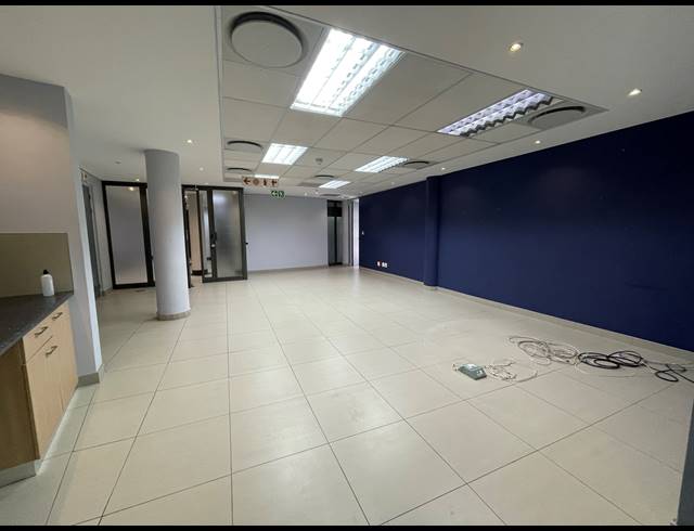 3,440M² OFFICE FOR SALE IN PARKTOWN